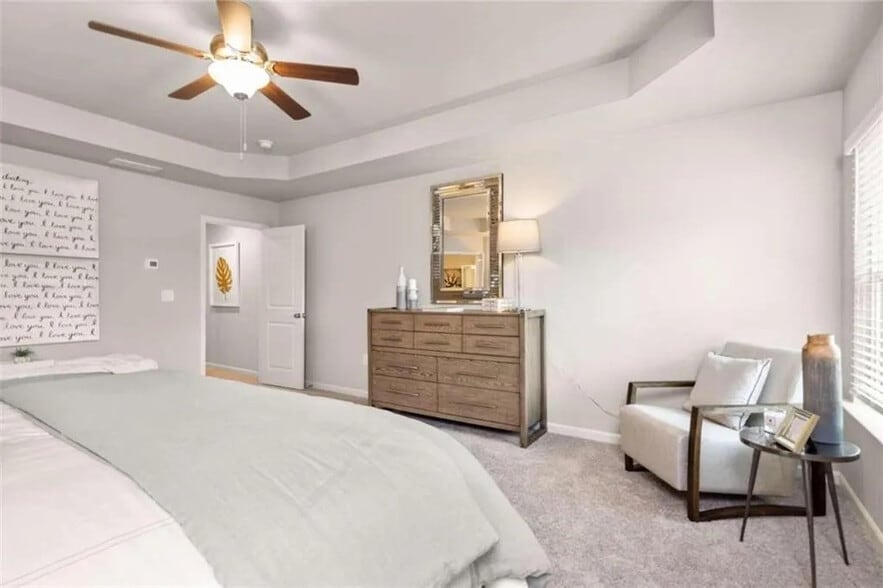 Building Photo - Room in Townhome on The Way Pl