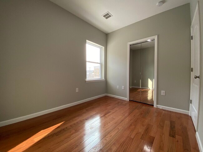 Building Photo - 176 Avenue F