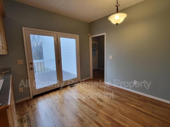 Building Photo - 653 Glenn Gee Rd