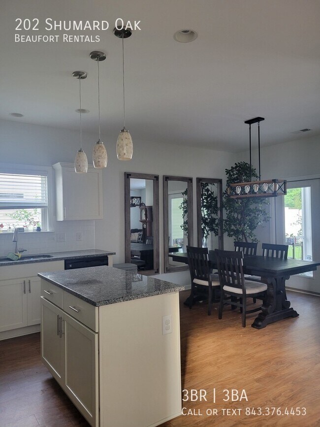 Building Photo - 202 Shumard Oak