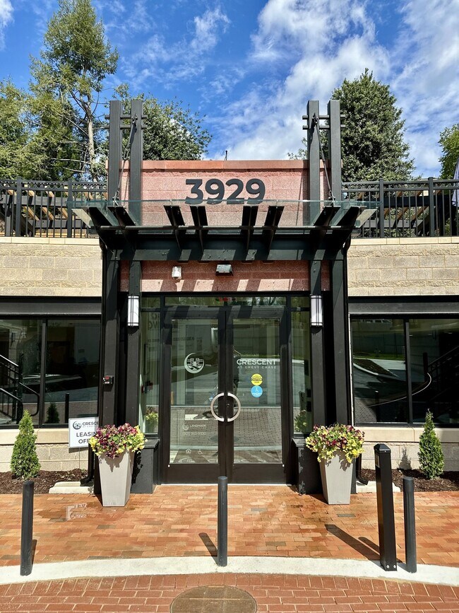 Building Photo - One Bedroom Rear Facing w Patio (1st Floor), Balcony 2 & 3