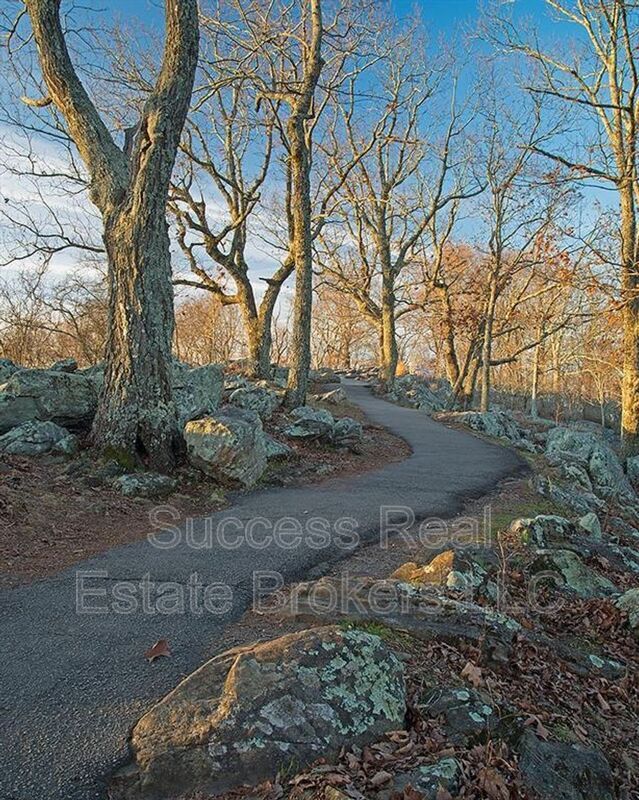 Building Photo - 1231 Ridenour Ln