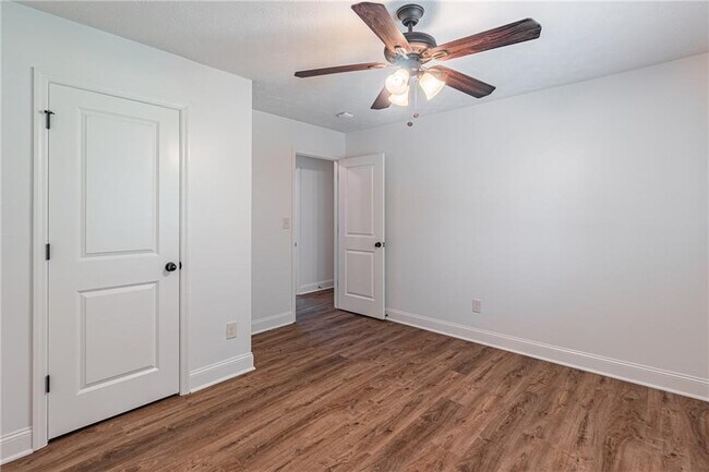 Building Photo - 9630 Pine Thicket Way