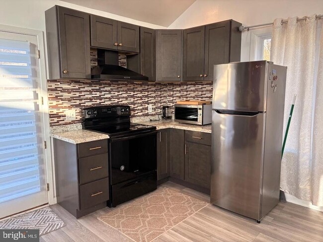 Building Photo - 215 Bryn Mawr Ave