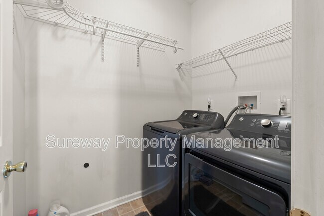 Building Photo - 204 Spruce Trail