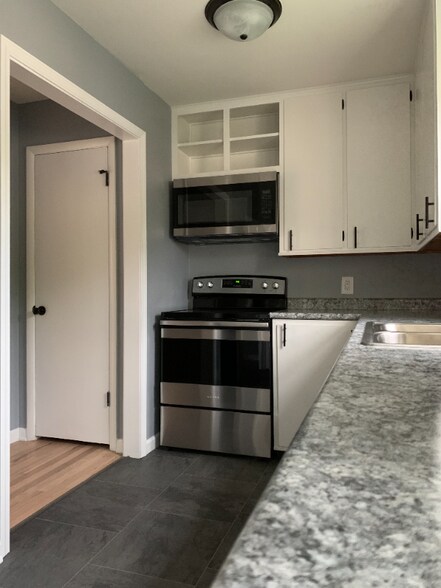 Building Photo - 6020 Birch St