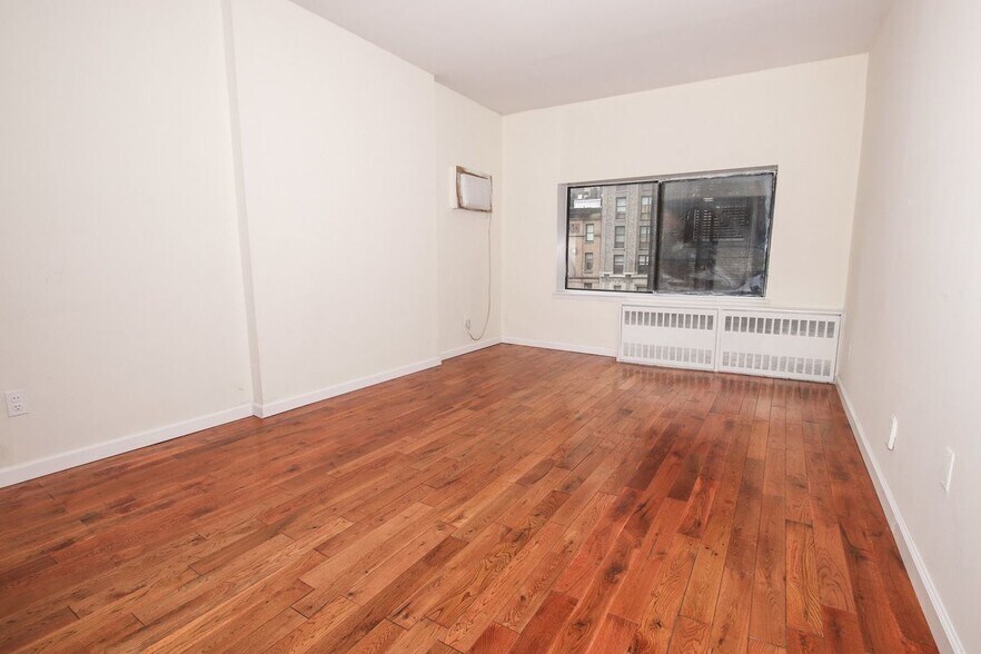 Building Photo - 5 E 32nd St