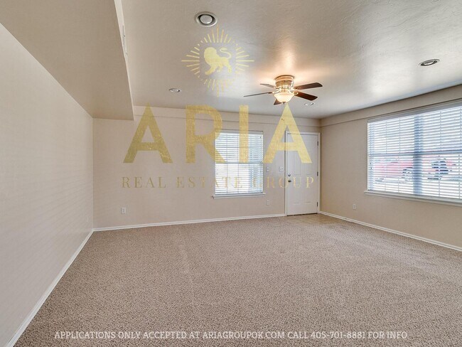 Building Photo - *611-613 Welston Cr.
