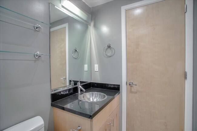 Building Photo - 1025 Minna St