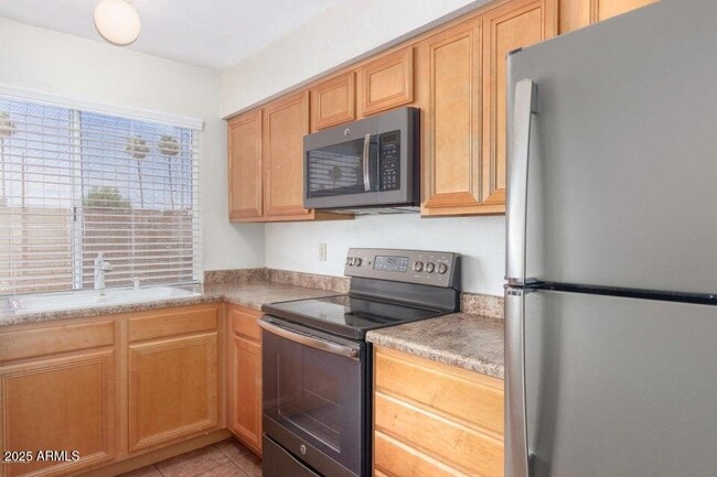 Building Photo - 928 S Casitas Dr