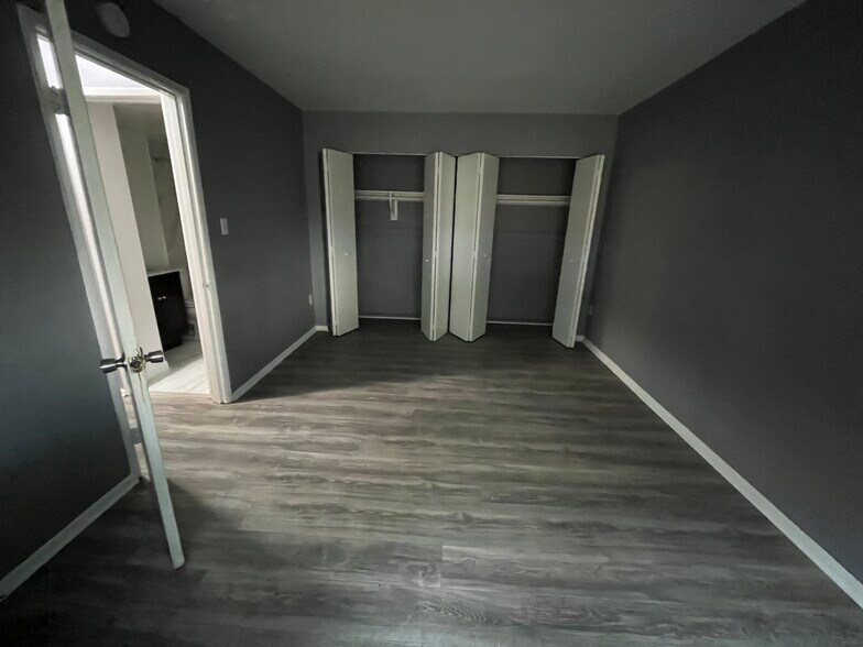 Bedroom with walk in closet - 5400 85th Ave