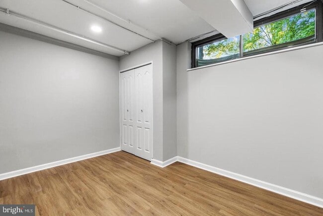 Building Photo - 4921 Sauquoit Ln