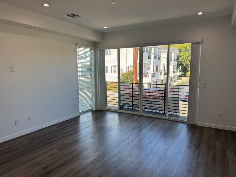 Building Photo - 4827 Cleon Ave