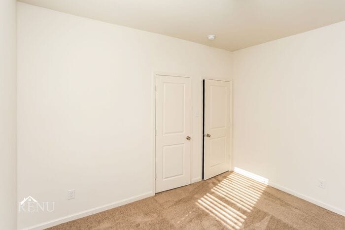 Building Photo - 478 London Dr