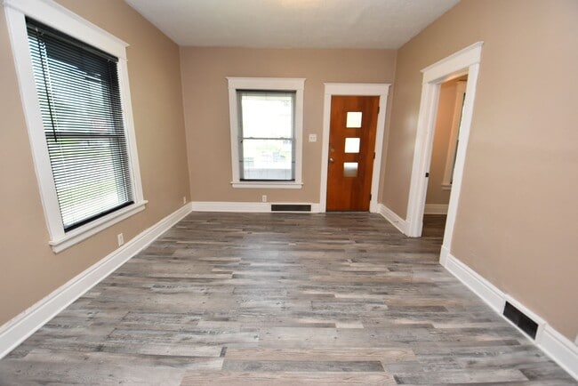 Building Photo - River Park 2 bedroom home