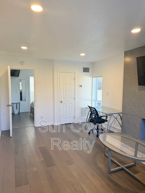 Building Photo - 13854 77th Ave