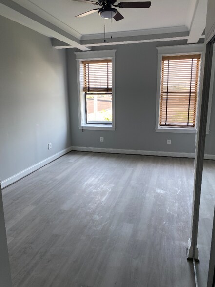 Building Photo - 146 N East Ave