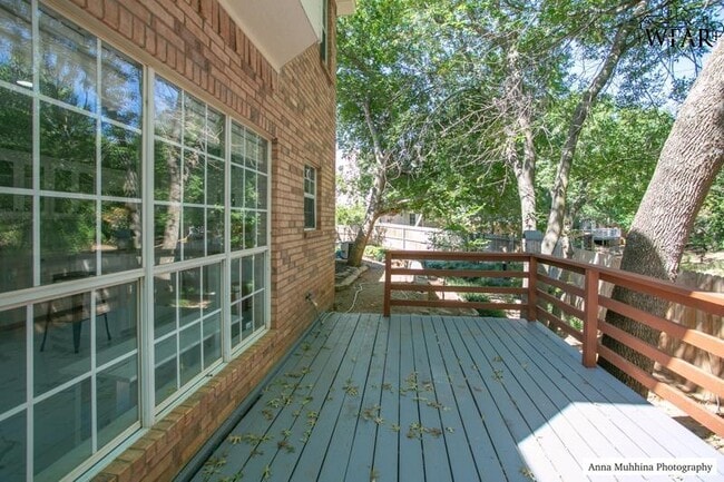 Building Photo - 2812 S Shepherds Glen