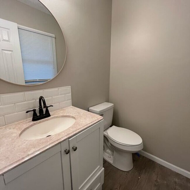 Building Photo - Coming soon! 3 bedroom, 1 1/2 bath, 2 car ...