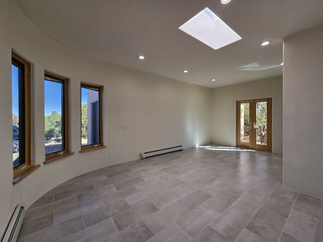Building Photo - 76 E Wildflower Dr