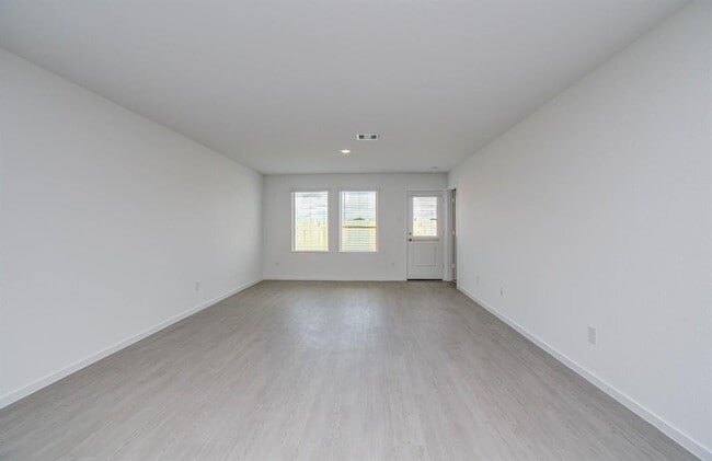 Building Photo - 5005 Gallant St