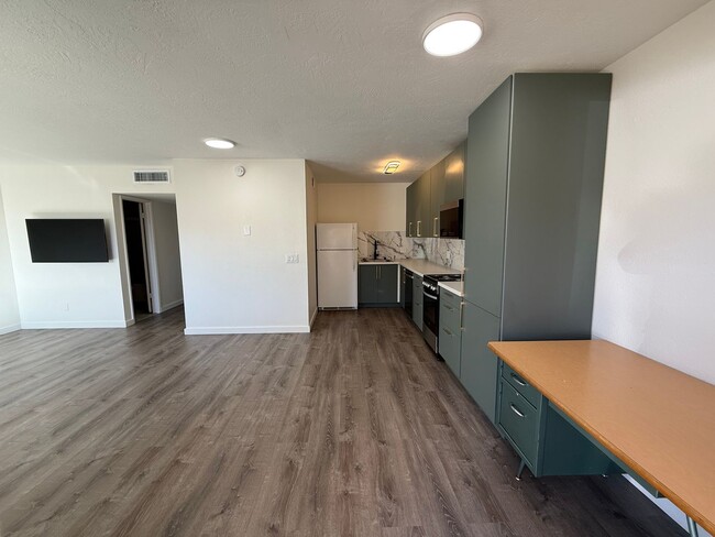 Building Photo - Completely remodeled and beautiful 2 Bedro...