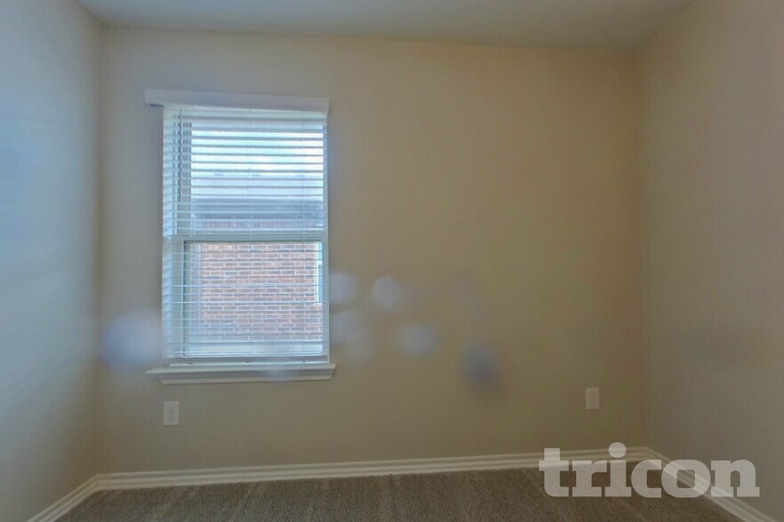 Building Photo - 618 Autumn Ave