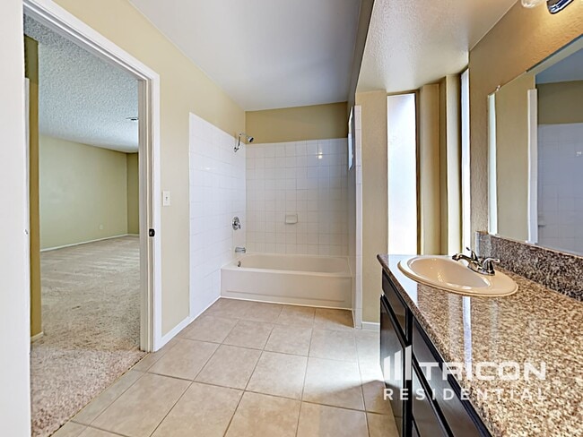 Building Photo - 5958 Chariot Ln