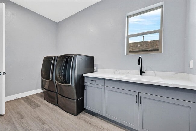 Building Photo - Summerlin West Single-Story 4 Bedroom 4.5 Bathroom Home!