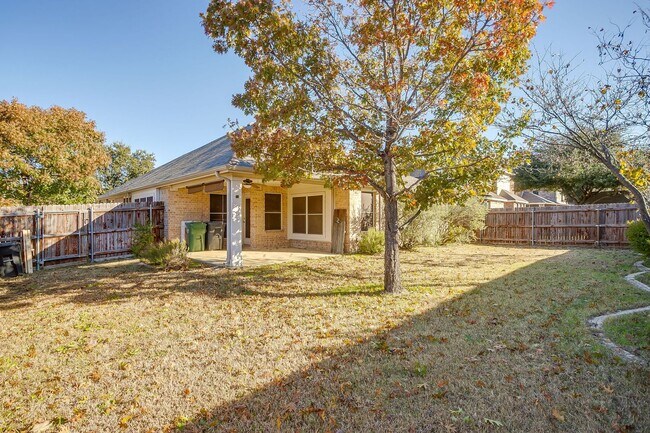Building Photo - Beautiful Corner Lot Home in North Arlington-  3 Bed, 2 Bath- Ready for New Tenants- Arlington ISD