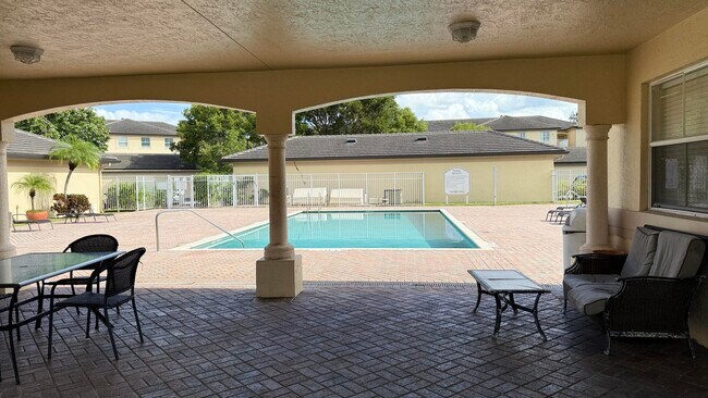 Building Photo - 2080 Greenview Shores Blvd