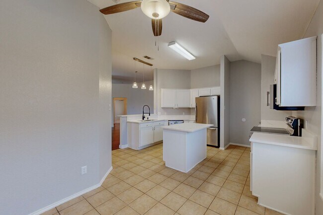 Building Photo - Lovely Updated home in Princeton Park!