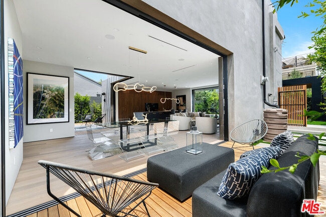 Building Photo - 434 Flores St