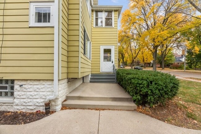 Building Photo - 1609 N 57th St