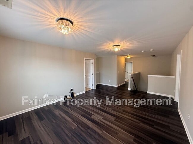 Building Photo - 127 Rosebud Ln