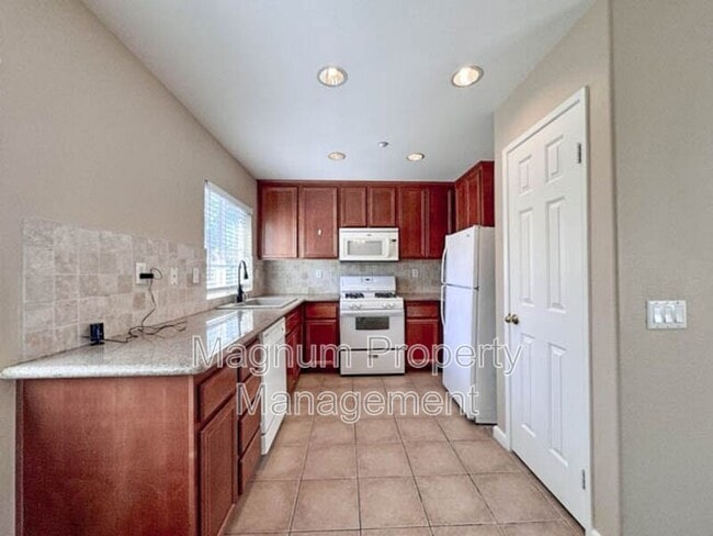 Building Photo - 25826 Iris Ave