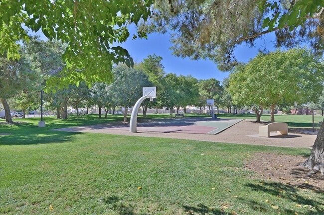 Building Photo - 313 Montcliff Ave