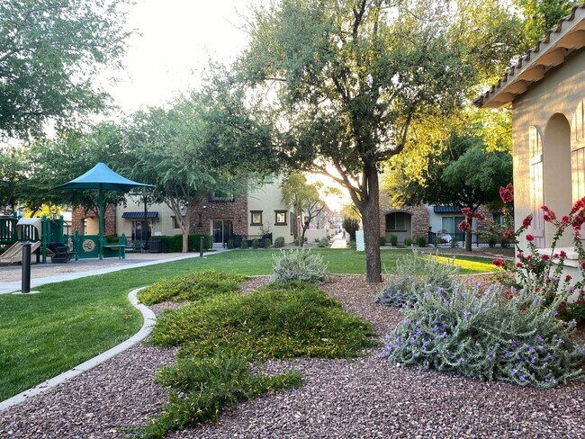 Building Photo - Resort-Style Living in Gilbert – 3 Bed Townhome Near SanTan Village