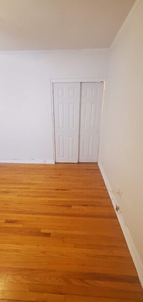 Building Photo - 196-38 Pompeii Ave