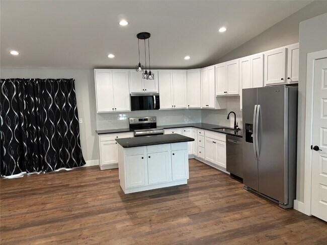 Building Photo - 1158 Marathon Dr