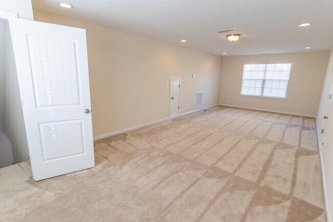 Building Photo - 2038 Sinclair Trce