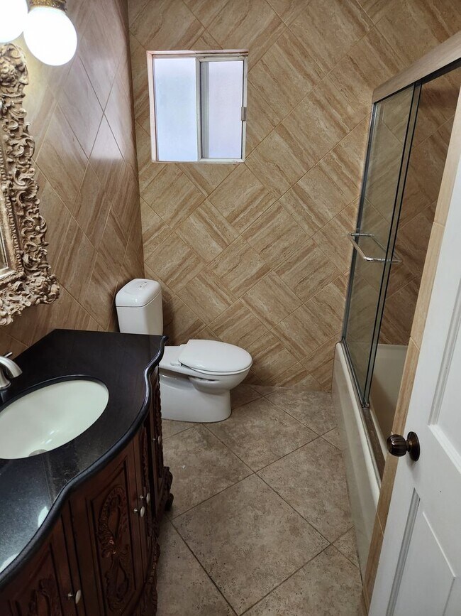 Building Photo - Awesome home in Paradise hills_Backing Buf...
