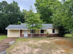 Building Photo - 4670 Rosewood Dr