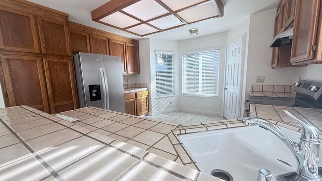 Building Photo - Charming 2 bed 2 bath