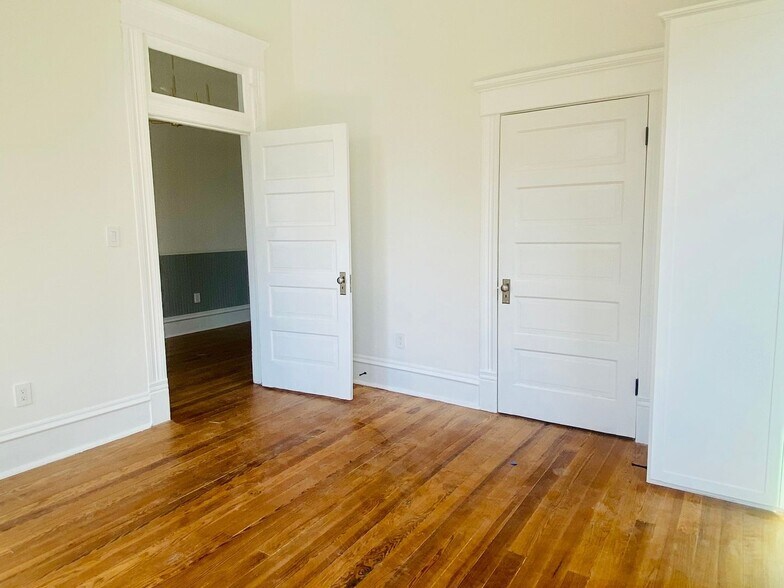 Building Photo - 2510 Nagle St