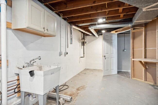 Building Photo - 3 Bedroom Ranch Home