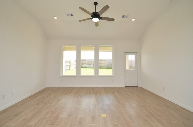 Building Photo - 5631 Pearl Vis Dr