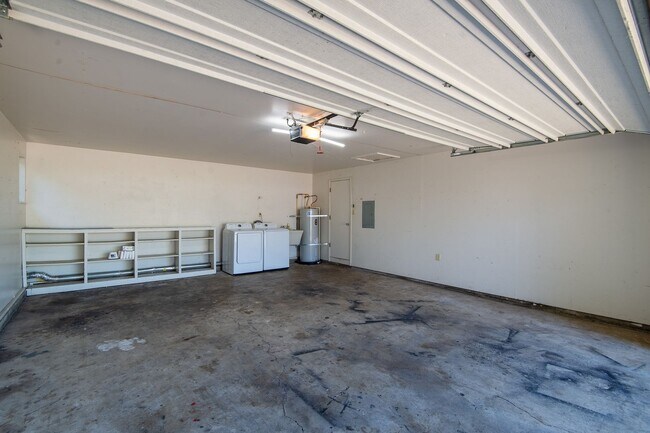 Building Photo - Fern Court Duplex