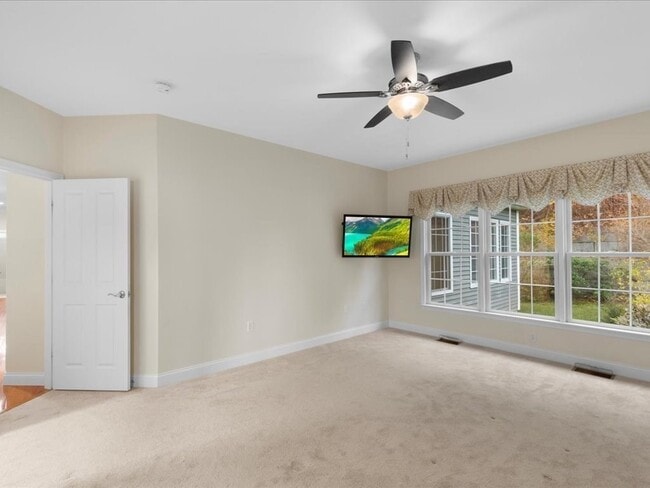 Building Photo - 32 Silver Brook Ln