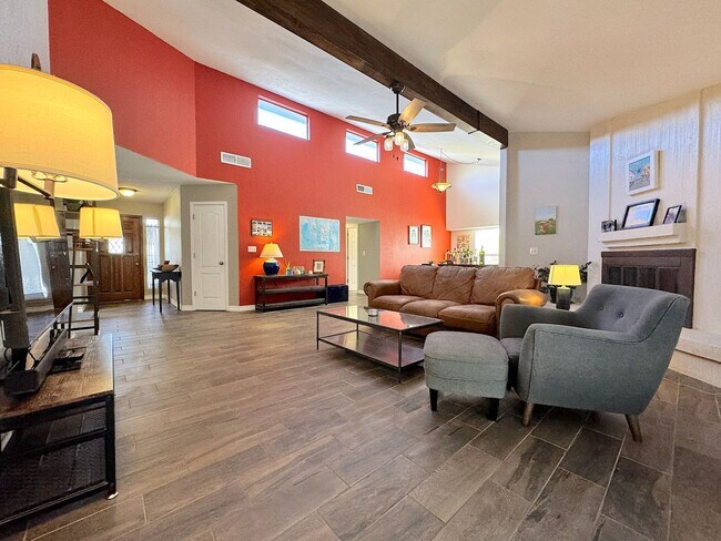 Building Photo - 6851 Amposta Dr
